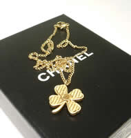 �V���l���A�N�Z�T���[�ف^CHANEL�̊X �V���l���A�N�Z�T���[(�l�t�̃N���[�o�[�l�b�N���X�i�S�[���h�j)