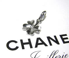 �V���l���A�N�Z�T���[�ف^CHANEL�̊X �V���l���A�N�Z�T���[(�N���[�o�[�@�y���_���g�g�b�v�i18KWG�j)