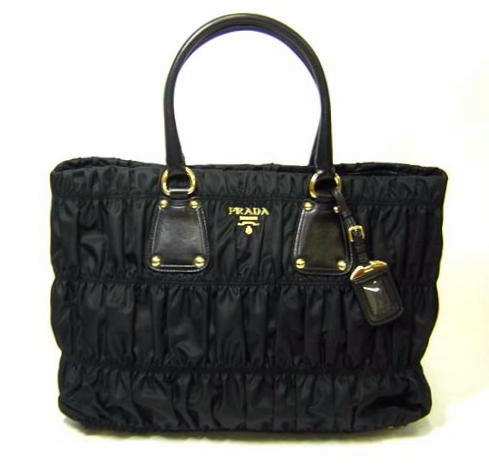 PRADA トートバッグ　テスートゴーフル　TESSUTO GAUFRE　黒 Prada Convertible Tote Tessuto Gaufre Medium Black 151627229