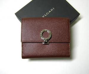 ブルガリ <お買い得特価>ブルガー パス付ダブルフェイス二つ折財布(ダークブラウン) MainPhoto