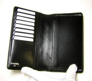 No.3 エナメルカーフ　二つ折長財布（ブラック）