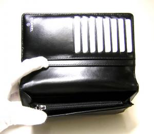 No.5 エナメルカーフ　二つ折長財布（ブラック）