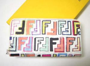 フェンディ 長財布 マルチカラー ズッキーノ ラウンドファスナー