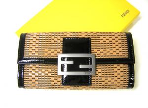 フェンディ 二つ折長財布(ブラウン) MainPhoto