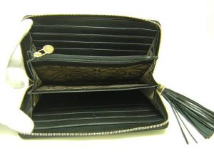 No.4 ３コンパートメント　ラウンドファスナー長財布(ブラック）