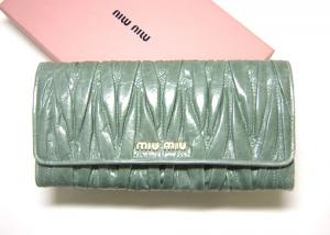  ミュウミュウ マトラッセ二つ折長財布（アガヴェ） MainPhoto
