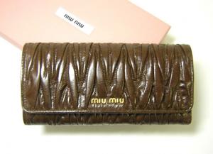 ミュウミュウ マトラッセリュクス　二つ折長財布（ノッチョーラ） MainPhoto
