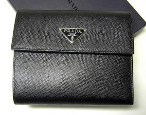  プラダ サフィアノレザー　三つ折財布（ブラック） MainPhoto