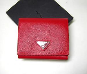  プラダ サフィアノレザー　三つ折財布（レッド） MainPhoto