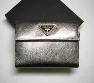  プラダ サフィアノレザー　二つ折財布 MainPhoto