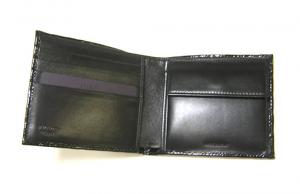 No.4 クロコ型押しエナメルレザー　二つ折財布（ブラック）