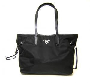  プラダ ショルダーバッグ（ブラック／シルバー色金具） MainPhoto